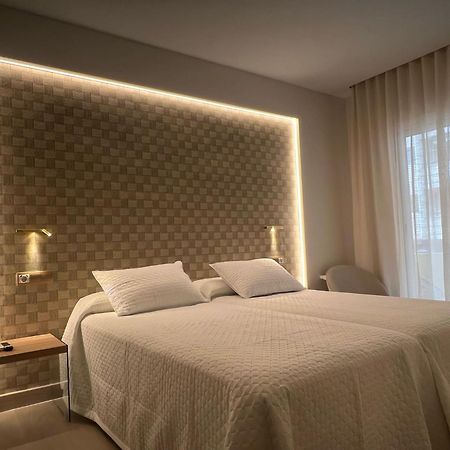 Hotel Restaurant Llansola Сан-Карлос-де-ла-Рапіта Екстер'єр фото