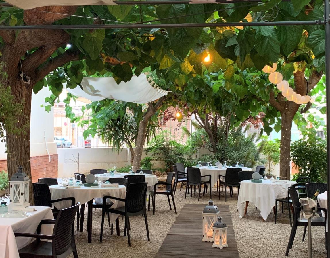 Hotel Restaurant Llansola Сан-Карлос-де-ла-Рапіта Екстер'єр фото