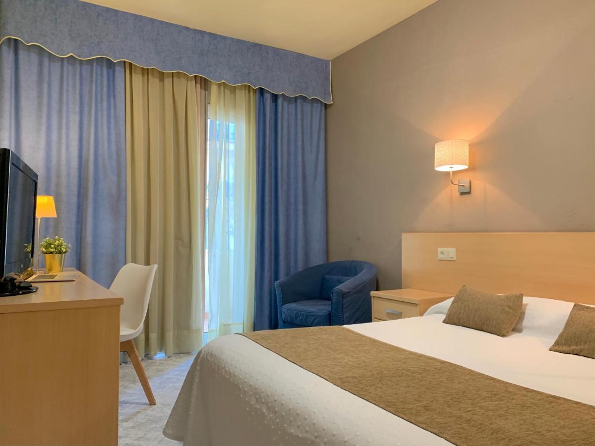 Hotel Restaurant Llansola Сан-Карлос-де-ла-Рапіта Екстер'єр фото