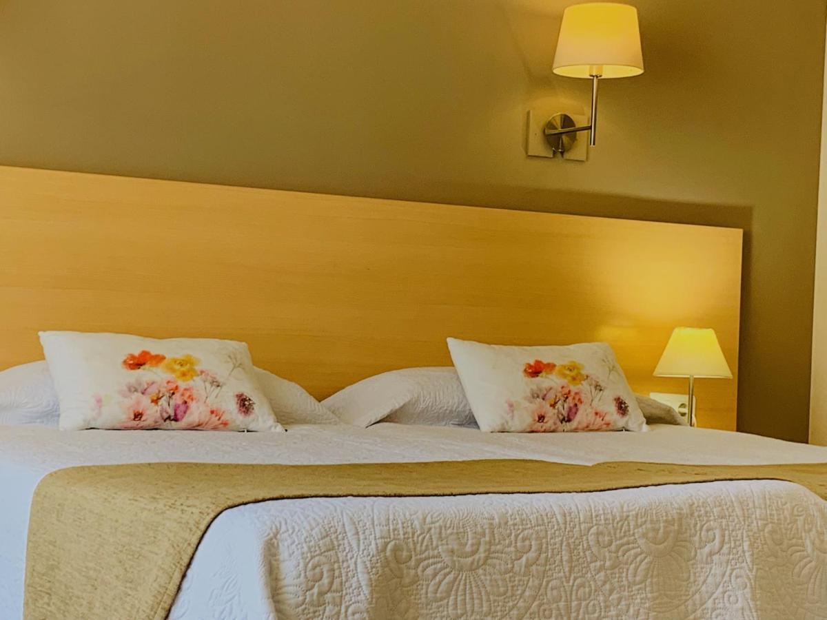 Hotel Restaurant Llansola Сан-Карлос-де-ла-Рапіта Екстер'єр фото