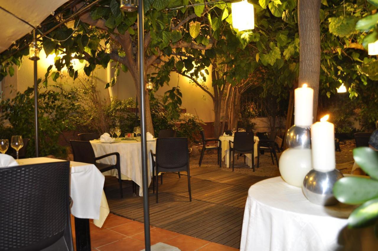 Hotel Restaurant Llansola Сан-Карлос-де-ла-Рапіта Екстер'єр фото