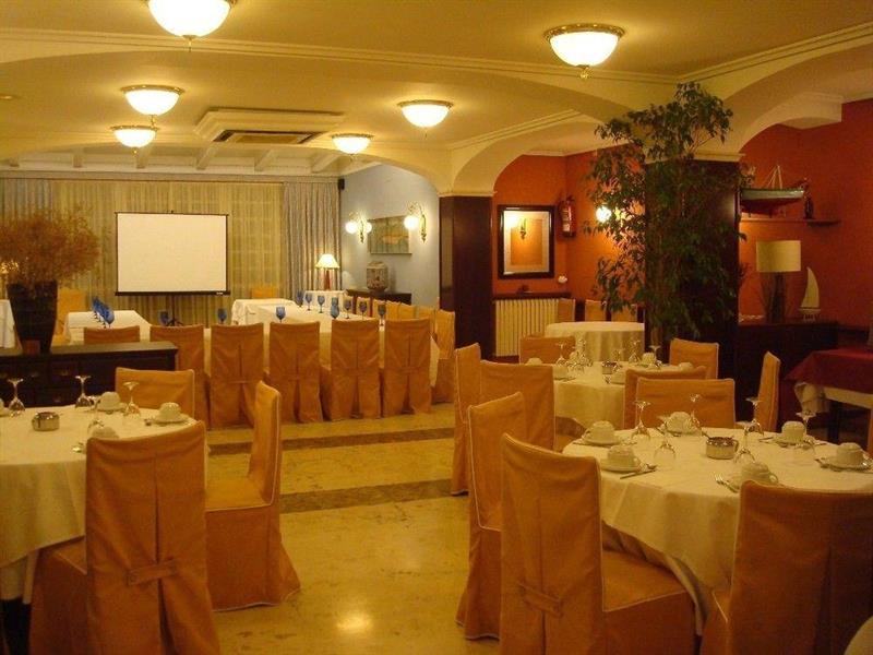 Hotel Restaurant Llansola Сан-Карлос-де-ла-Рапіта Екстер'єр фото